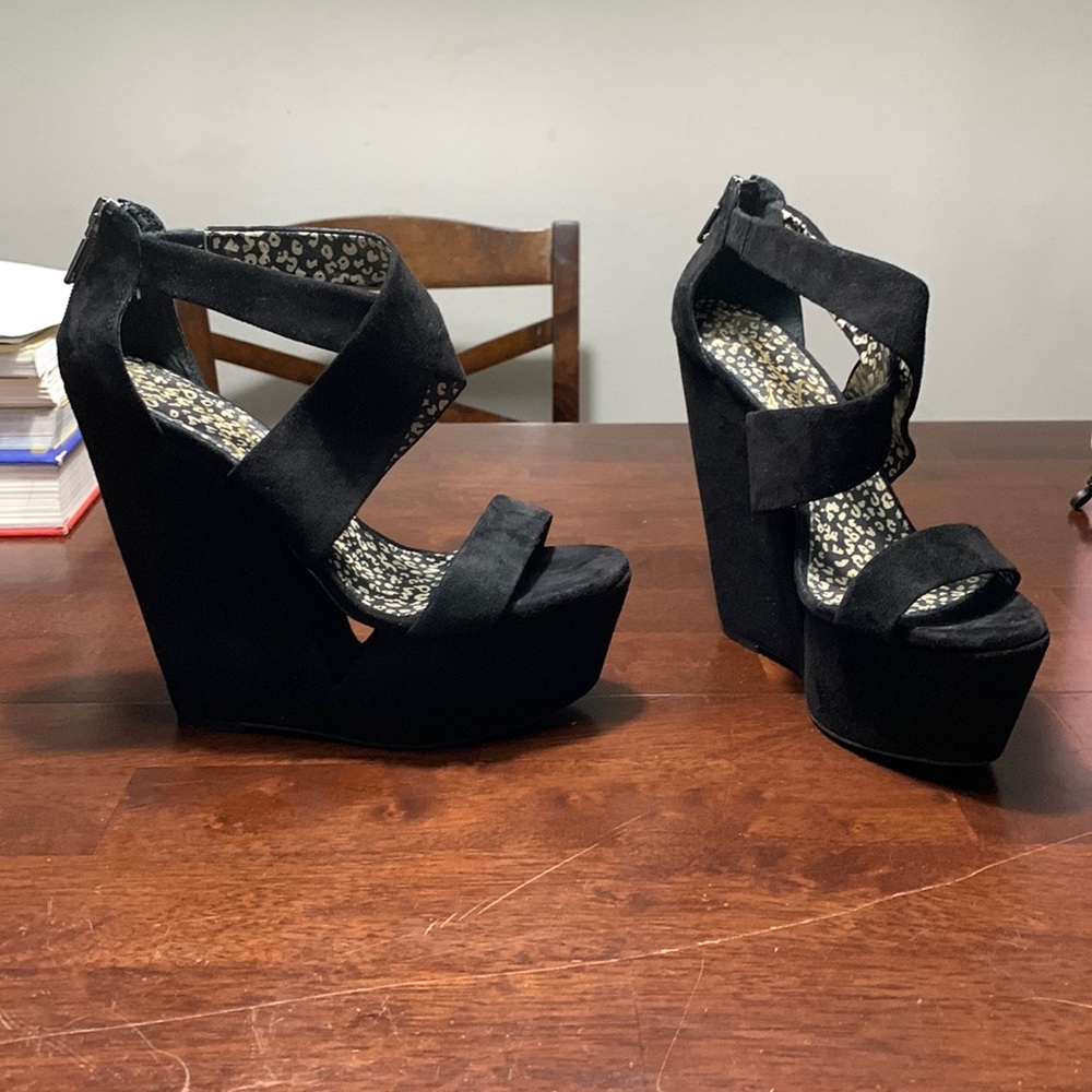 Jessica Simpson platforms